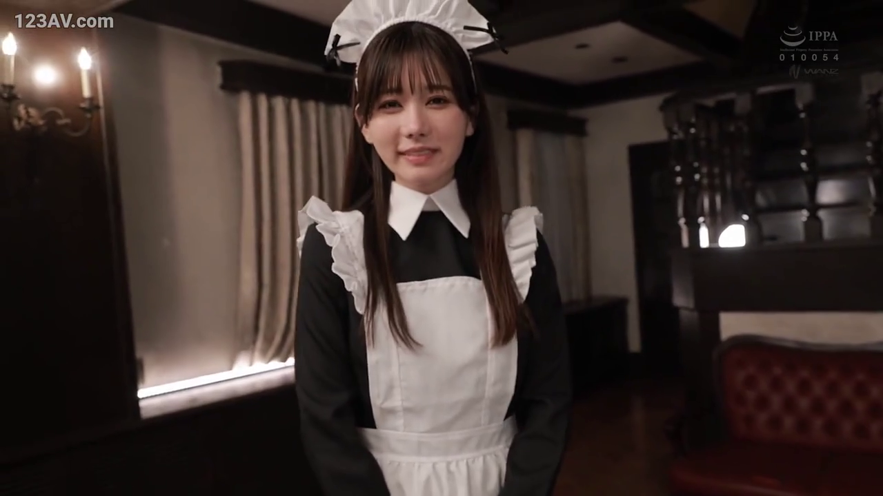 室内 · 女性 · 站立 · 微笑 · 半身特写 · メイド服 · 看向镜头 · 发饰