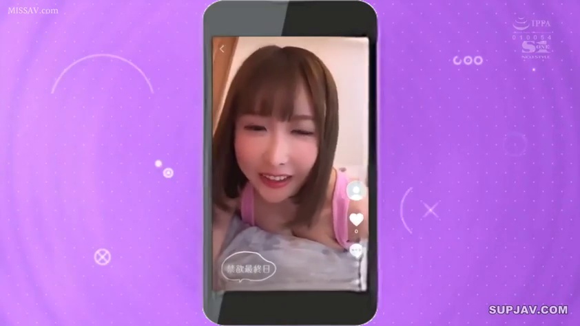 卧室 · 中景 · 俏皮 · 粉色背心 · 趴卧 · 录像 · 手机界面 · 竖屏视角