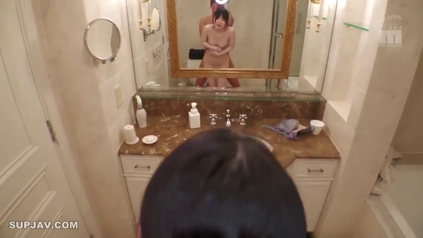 性交 · 全裸 · 浴室 · 站立 · 鏡子 · 镜面反射 · 惊诧 · 视角拍摄