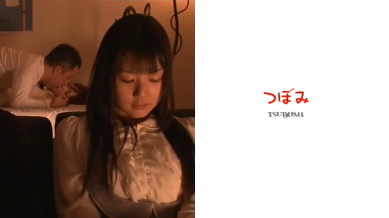 座り姿勢 · 寝室 · 白色衬衫 · 半身特写 · 忧愁 · NTR · 旁观