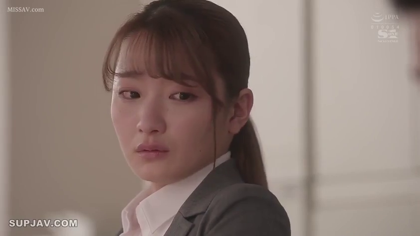 室内 · 面部 · 忧郁 · 凝视 · 西装 · 职场 · 侧头