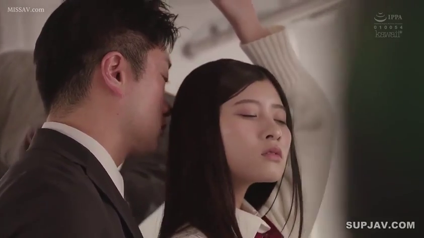 脸部 · 学生制服 · 隐忍 · 电车 · 痴汉猥亵 · 公共场合 · 站立举手 · 扶手吊环