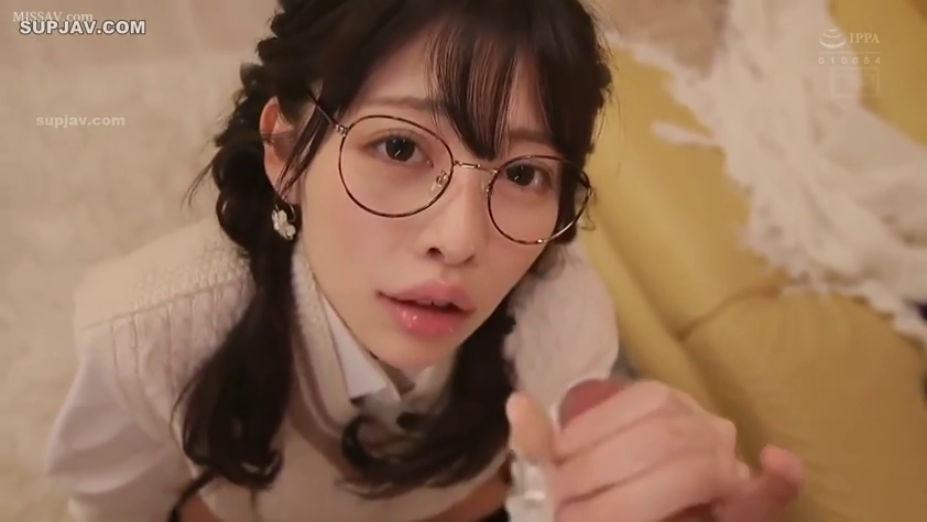 客厅 · 面部特写 · 眼镜 · 呆萌 · 伸舌头 · 跪姿 · 学院风毛衣 · POV