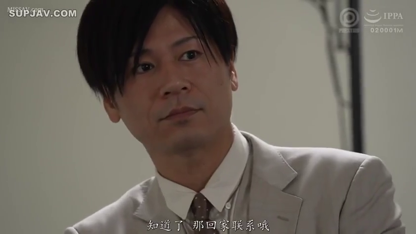 室内 · 严肃 · 站立 · 西装 · 头部特写 · 男性 · 说话