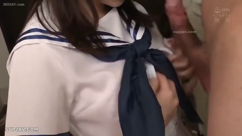 室内 · 坐姿 · 胸部特写 · 抚摸 · 水手服 · 局部