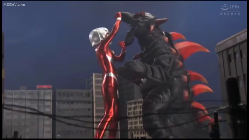 红色紧身皮套 · 城市街道 · 无特写 · 搏斗姿势 · 与怪兽战斗 · 面具无表情 · 怪兽 · 特摄片