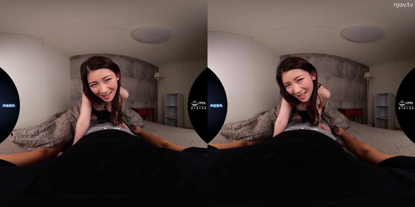 卧室 · 微笑 · 凝视 · 跨坐 · 头部 · 被子 · VR视角 · 吊带睡衣