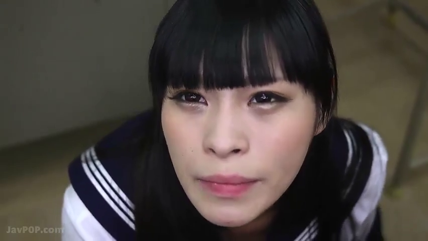 室内 · 脸部 · 注视 · 清纯 · 仰视 · 水手服 · 齐刘海