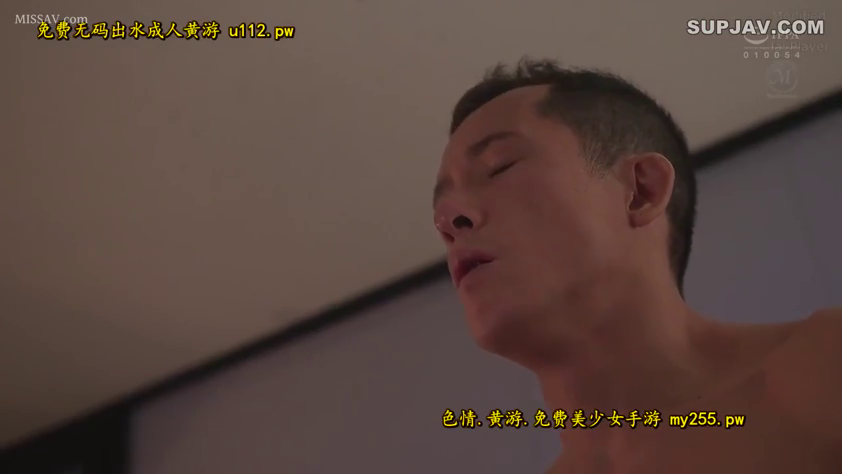 室内 · 脸部特写 · 陶醉 · 喘息 · 仰头 · 高潮 · 赤裸上身