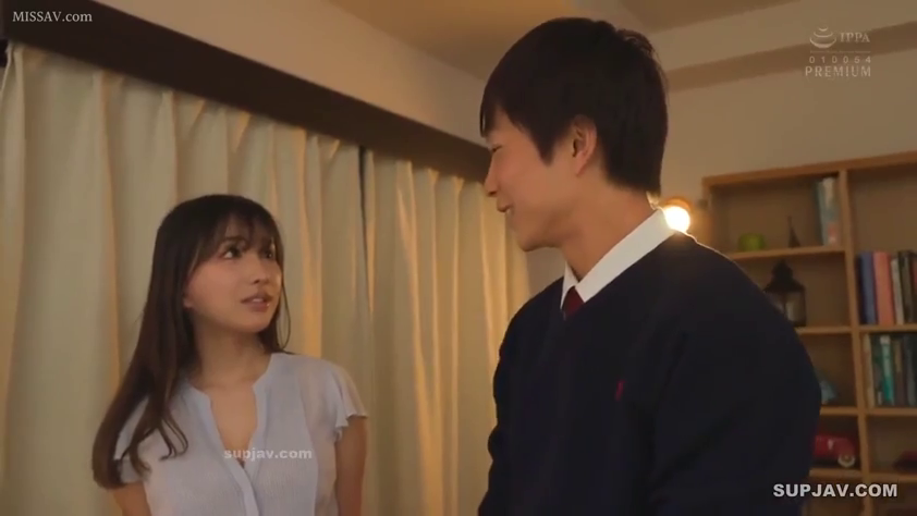 室内 · 站立 · 中景 · 疑惑 · 对视 · 书架 · 深色毛衣内搭衬衫 · 情侣交流