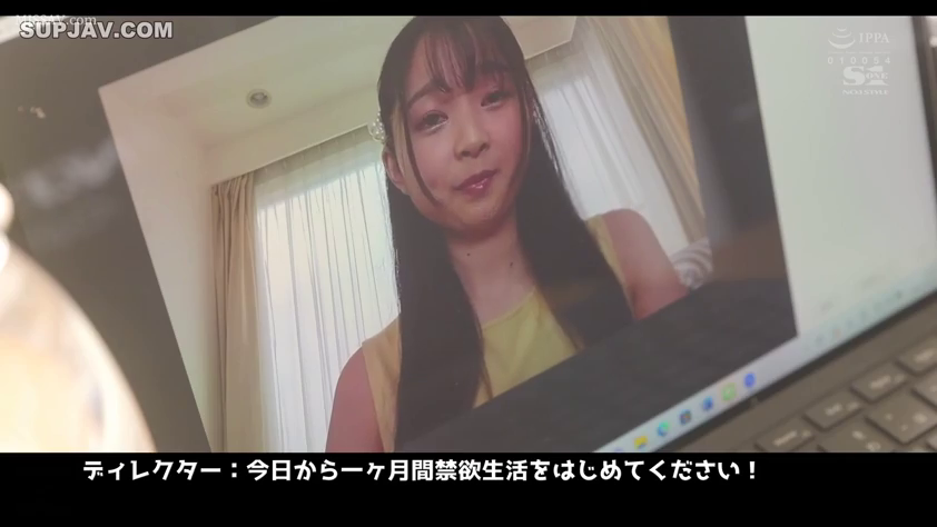 坐姿 · 面部 · 卧室 · 字幕 · 电脑 · 微笑 · 黄色无袖上衣 · 视频通话