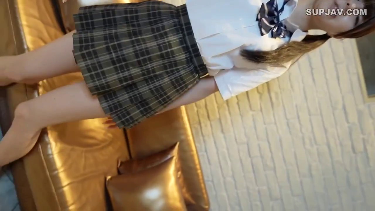 室内 · 甜美 · 倾斜 · 摆拍 · 下半身 · 靠枕 · 校园制服 · 制服风格