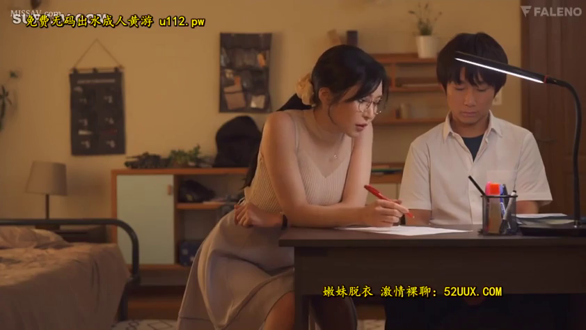 座り姿勢 · 集中 · デスクライト · 书房 · 针织背心 · 讲课 · 师生情结