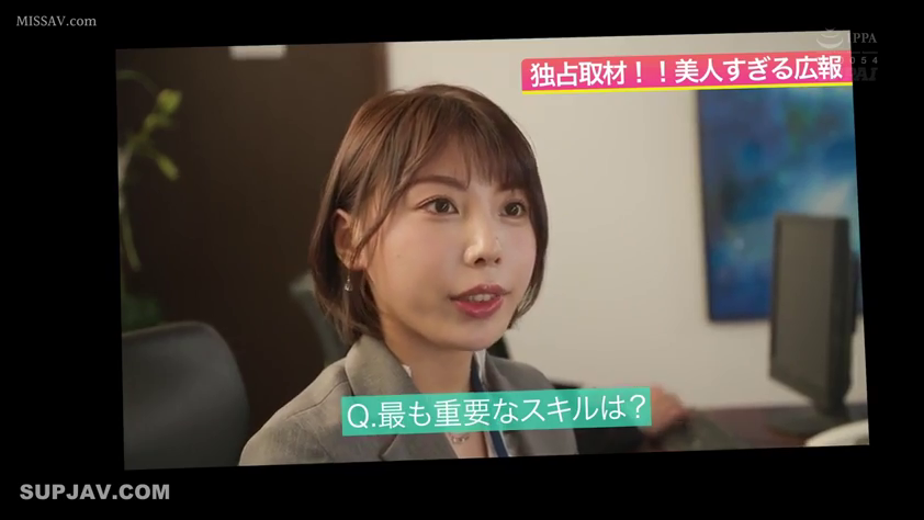 坐姿 · 面部 · 办公室 · 电脑 · 自然 · 职场女性 · 访谈 · 灰色西装