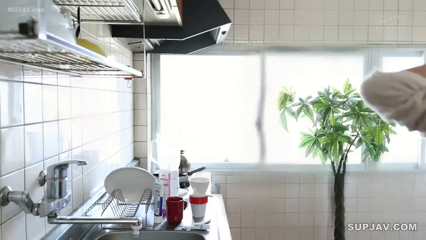 Stand · Kitchen · Sink · Casual wear · 移动 · 明亮 · 环境特写