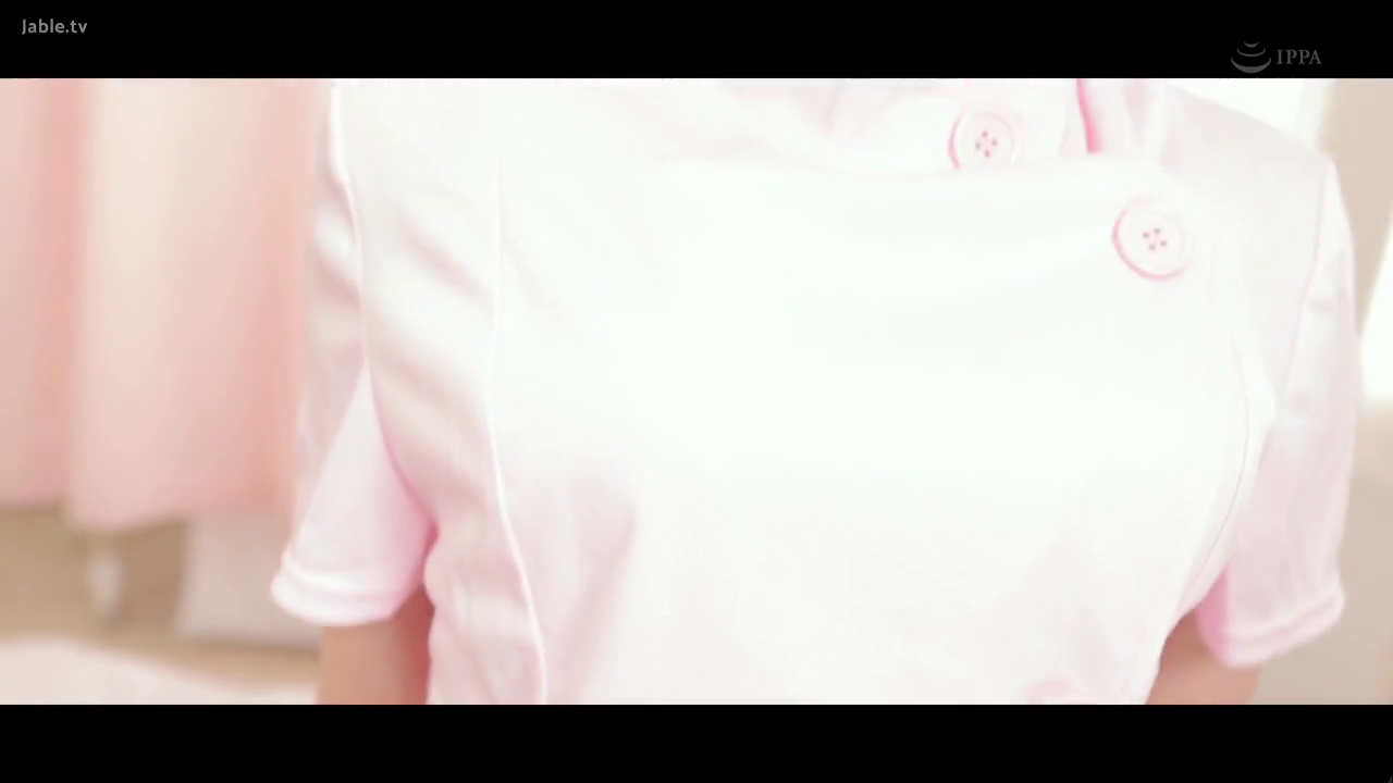 Indoor · 胸部 · 护士制服 · 纽扣 · 粉色调