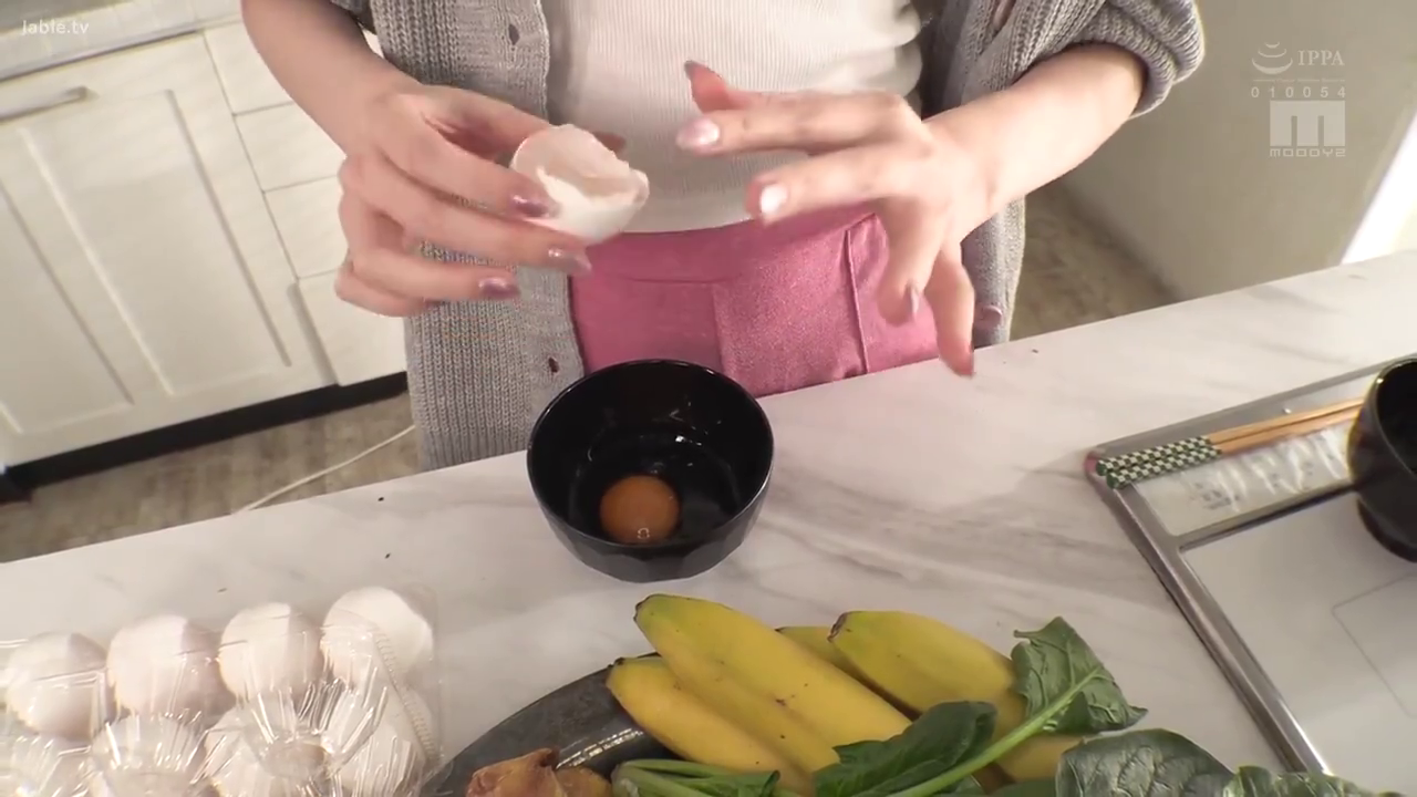 专注 · Stand · Kitchen · Loungewear · 手部特写 · 打鸡蛋 · 蔬果 · 烹饪