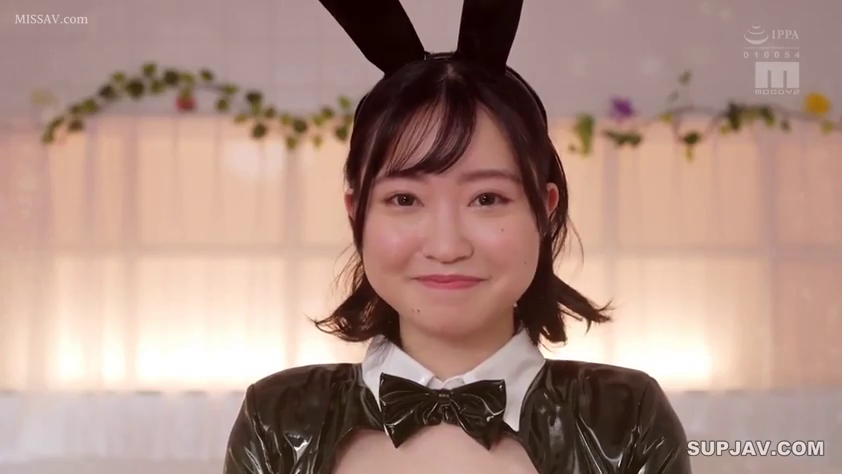 Indoor · 单人 · 面部 · Display · Smile · Bunny girl outfit · Rabbit ears · 正面