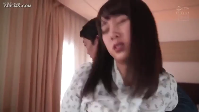 室内 · 坐姿 · 性交 · 遮挡 · 陶醉 · 面部特写 · 碎花衬衫