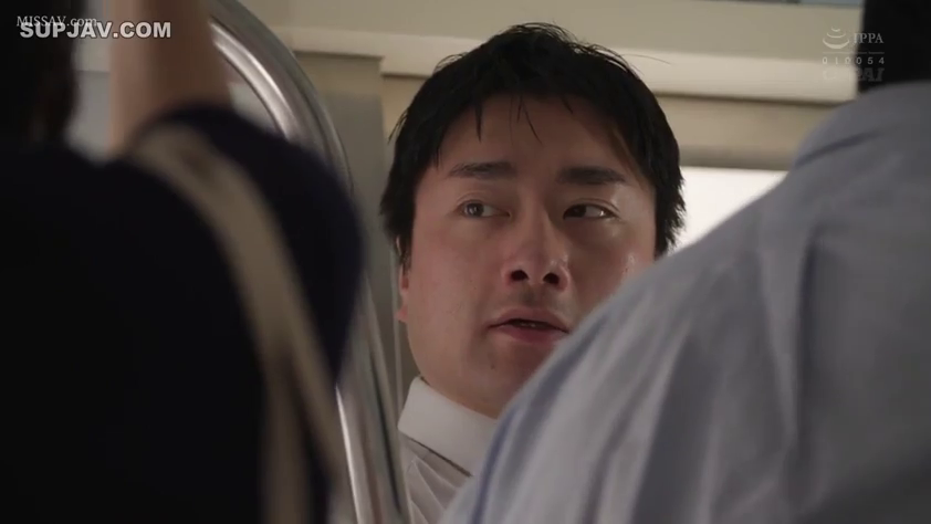 严肃 · 脸部 · 站立 · 扶手 · 衬衫 · 电车 · 窥视 · 痴汉视角