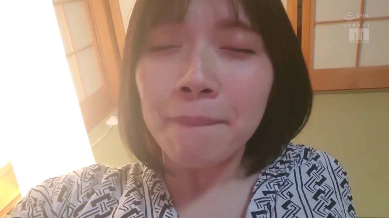 坐姿 · 面部 · 和室 · 陶醉 · 特写 · 浴衣 · 吞咽