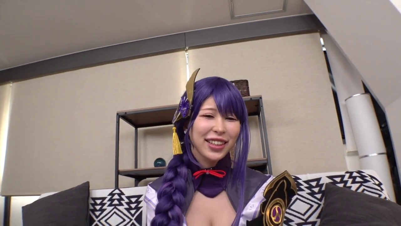 室内 · 坐姿 · 单人 · 微笑 · 半身 · 对视 · 头饰 · Cosplay服