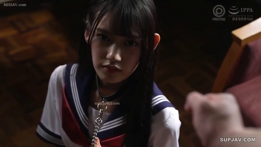 暗室 · 面部特写 · 仰视 · 水手服 · 调教 · 项圈 · 铁链 · 顺从