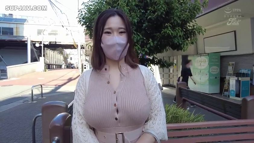 胸部 · 站立 · 巨乳 · 微笑 · 户外 · 散步 · 口罩 · 紧身连衣裙