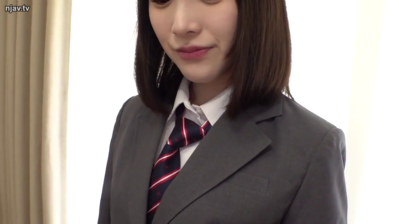 室内 · 面部 · 恥ずかしがり屋 · 站姿 · 注視 · 少女 · 西装校服