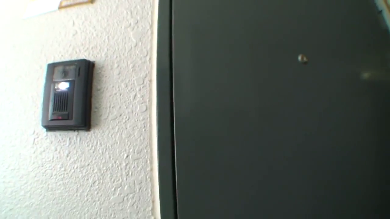 监控视角 · At the door · 门铃 · 门铃特写