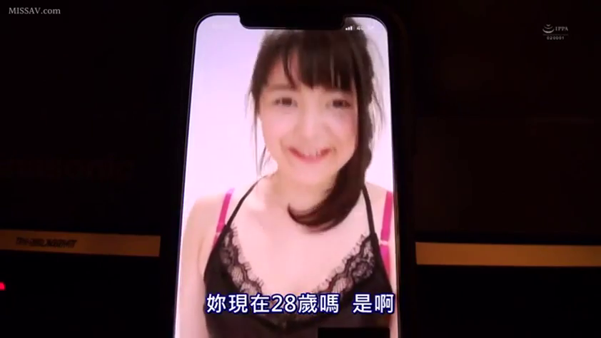 室內 · 面部 · 微笑 · 手机 · 黑色蕾丝内衣 · 视频通话 · 屏幕截图 · 正對