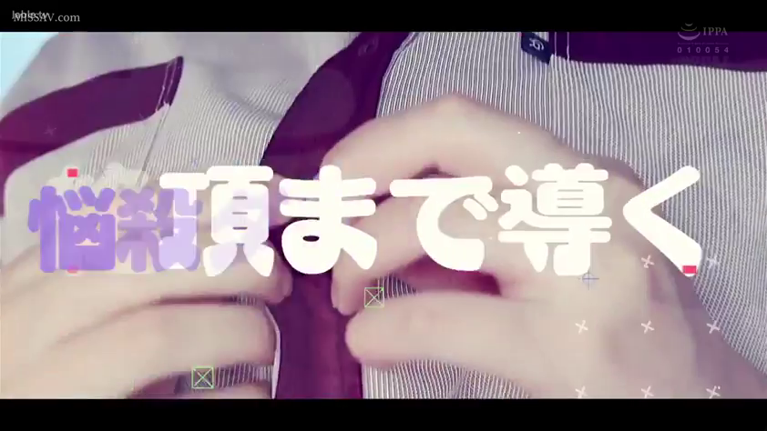 室内 · 字幕 · 条纹衬衫 · 手部特写 · 解扣子 · 扣子