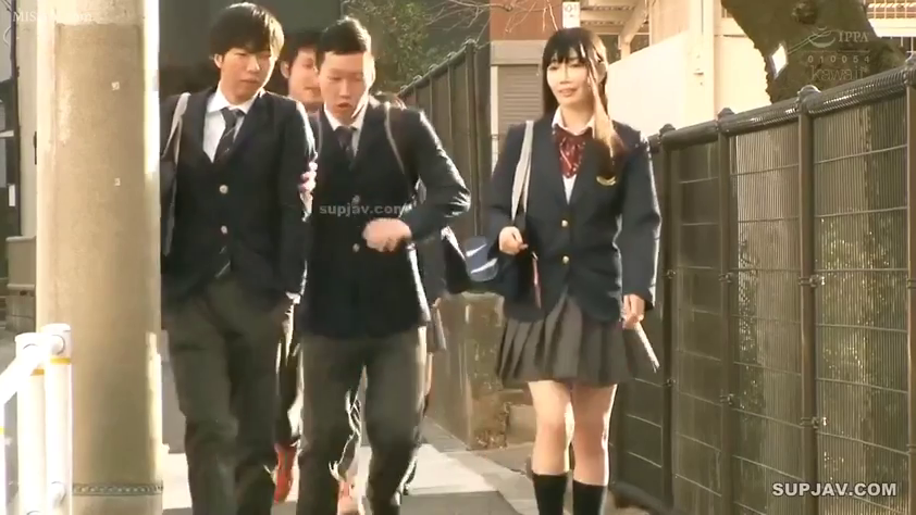 自然 · 多人 · 行走 · 校服制服 · 书包 · 屋外ストリート · 同業