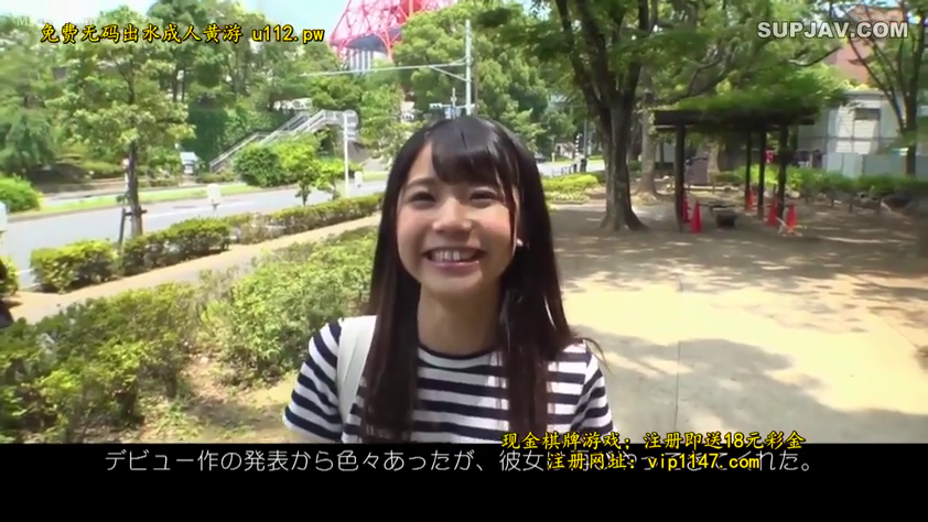 Stand · 面部特写 · Park · 背包 · 开心 · 对镜微笑 · Black and white striped T-shirt · 东京塔