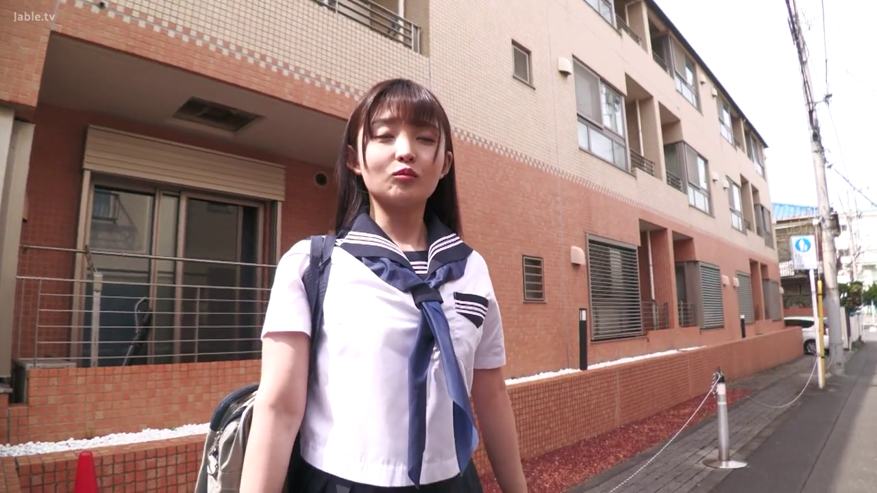 中景 · 站姿 · 自然 · 行走 · 户外 · 水手服 · 书包 · 少女