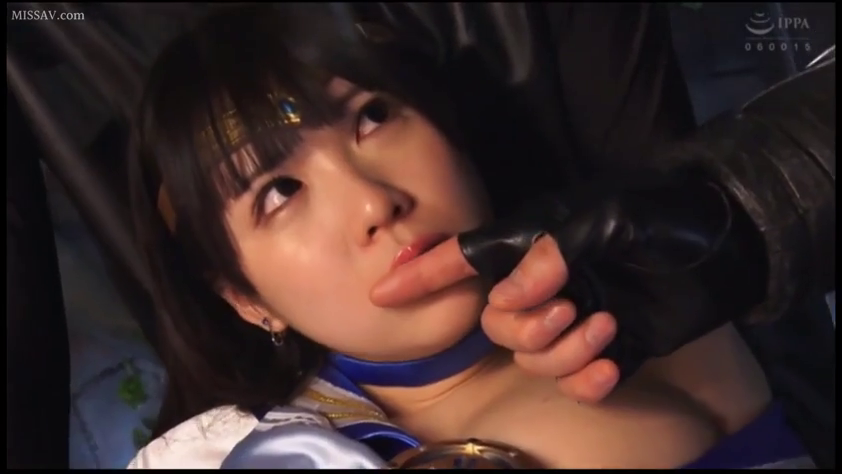 室内 · 头饰 · 仰卧 · 面部特写 · Cosplay · 角色扮演服 · 迷茫 · 手指入洞