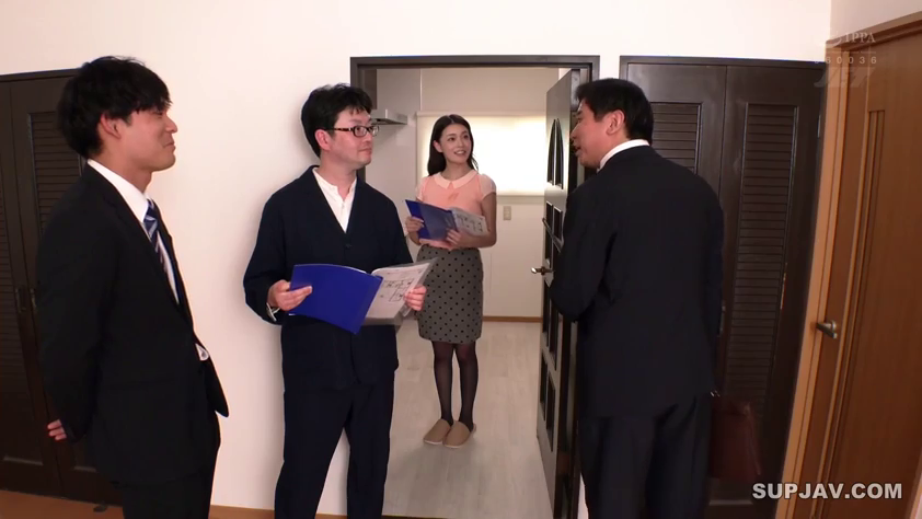 玄关 · 交谈 · 站姿 · 全景 · 自然 · 西装 · 文件夹 · 全员着装