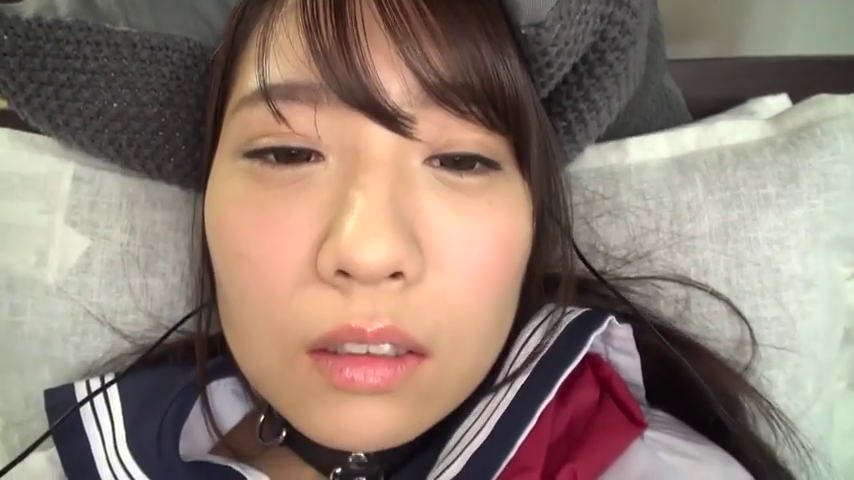 室内 · 顔 · 仰臥 · 凝視 · 水手服 · 长发 · 项圈 · 失神