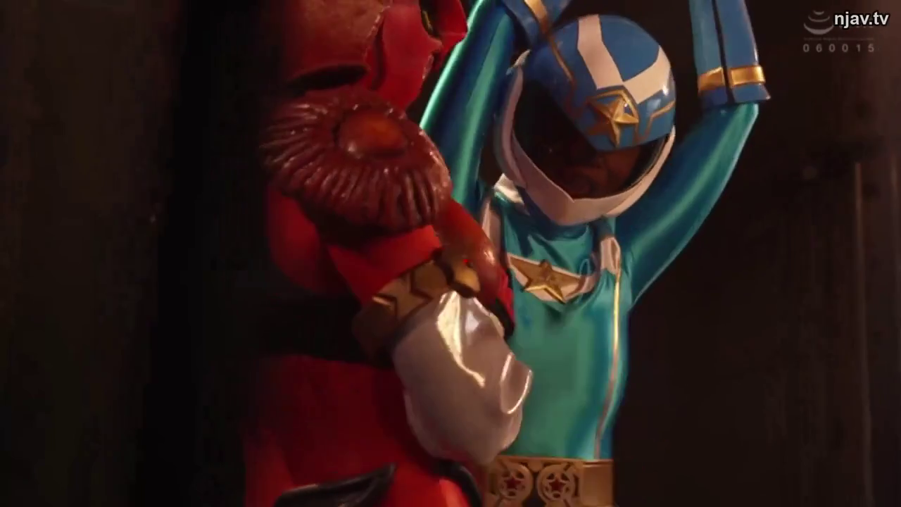 室内 · 中景 · 头盔 · 举手 · 战队服 · 被俘 · 无法辨认 · 特摄