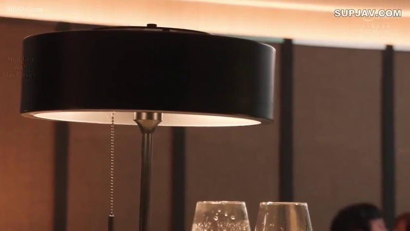 室内餐厅 · SUPJAV.COM · 物品特写 · 黑色台灯