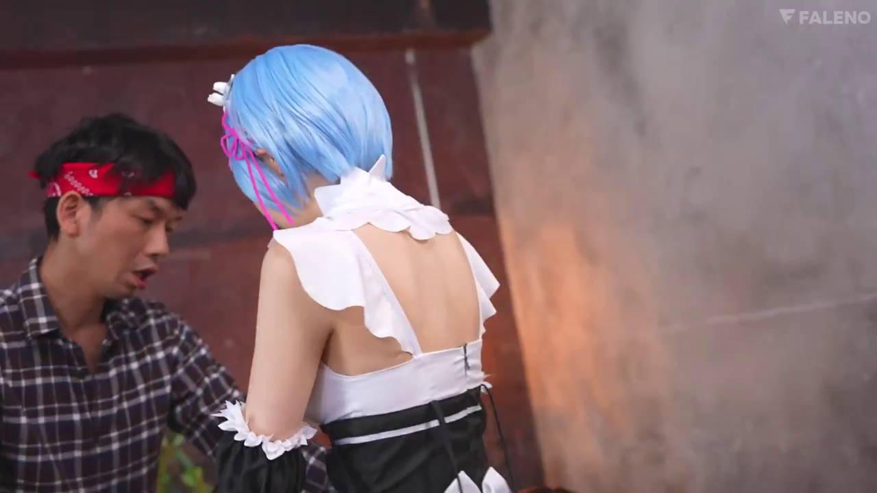 室内 · 站姿 · 观察 · 女仆装 · 惊讶 · 假发 · Cosplay