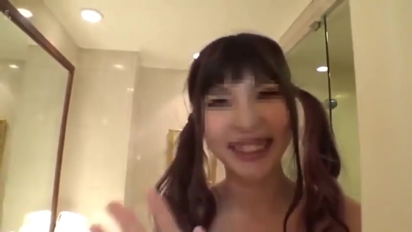 全裸 · 顔のクローズアップ · 洗面所 · 大笑 · 鏡子 · 画面がぼやけています · 正面に立って · 挥手示意