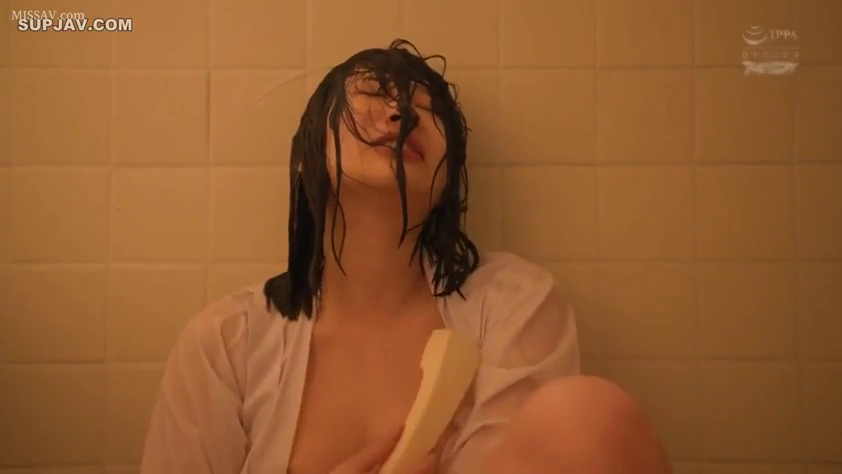 坐姿 · 浴室 · 陶醉 · 白衬衫 · 自慰 · 湿身 · 特写 · 电话