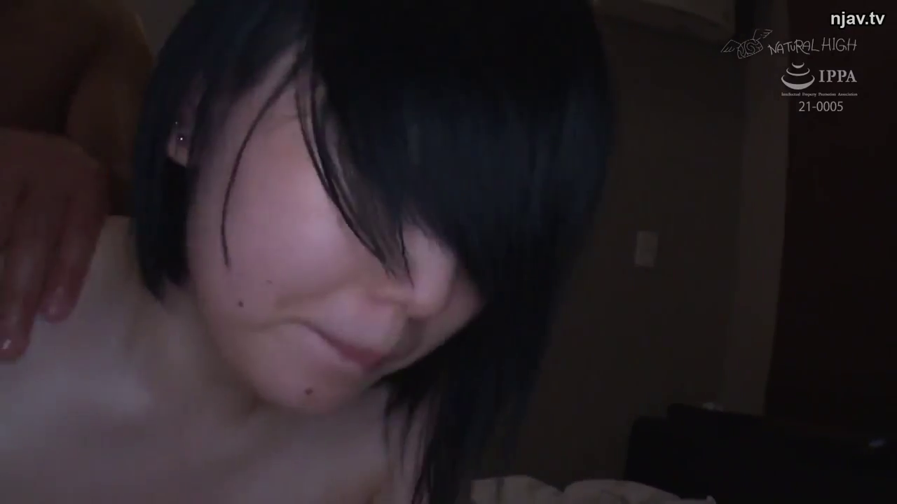 室内 · 性交 · 面部 · 全裸 · 后入式 · 昏暗 · 咬唇