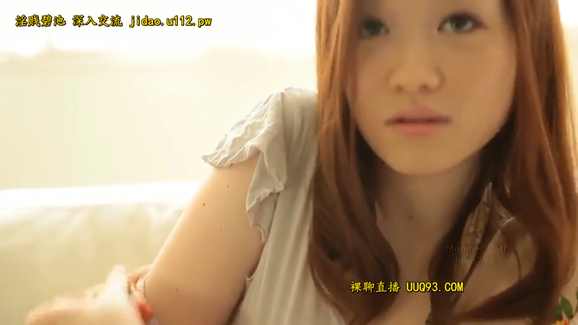 脸部 · 卧室 · 俯卧 · 注视 · 无表情 · 清纯系 · 日常装