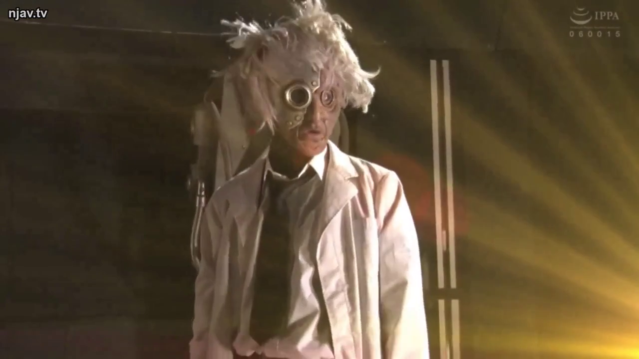 白大褂 · 角色扮演 · 站立 · 半身 · 凝视 · 实验室 · 疯狂 · 义眼