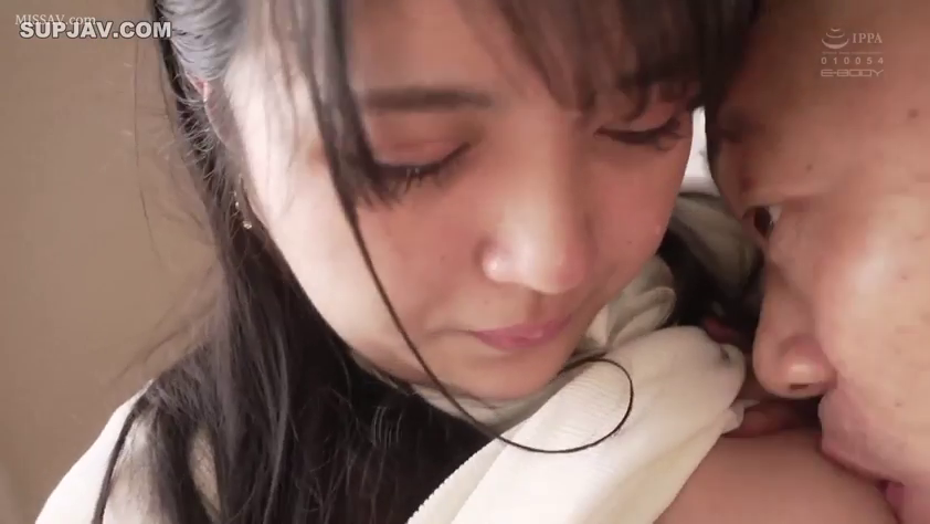 室内 · 陶醉 · 抱擁 · 顔のクローズアップ · キス · 近景 · 半脱上衣