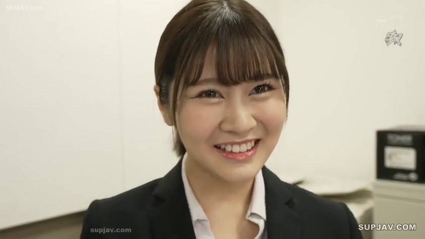 职场角色 · 面部 · 愉悦 · 办公室 · 微笑 · 正面 · 白色衬衣 · 办公设备