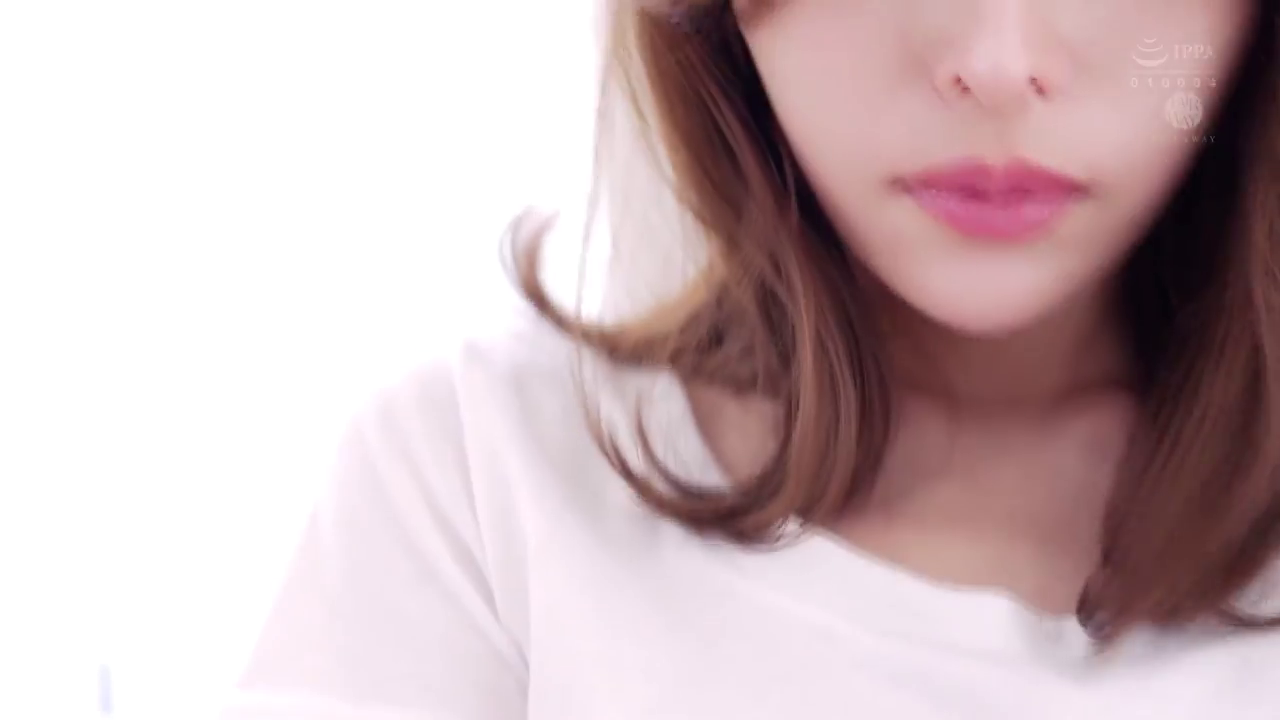 室内 · 口部 · T恤 · 清新风格 · 正对面