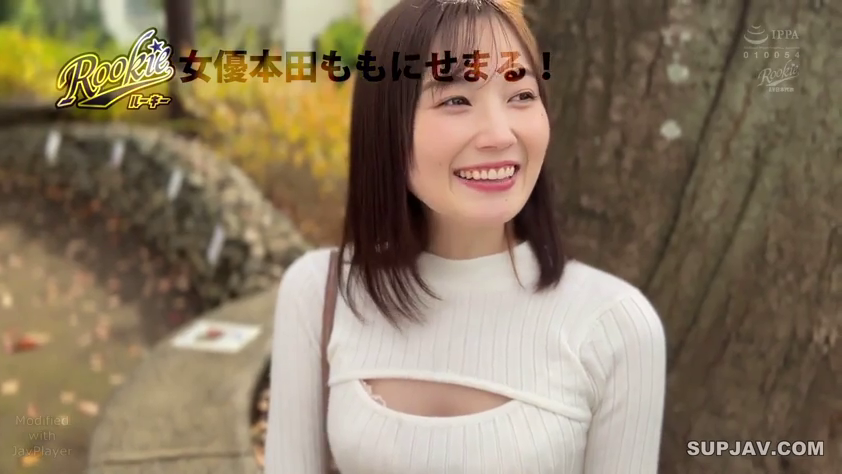 站姿 · 上半身 · 屋外 · 笑容 · 昼間 · 镂空针织衫 · 振り向く